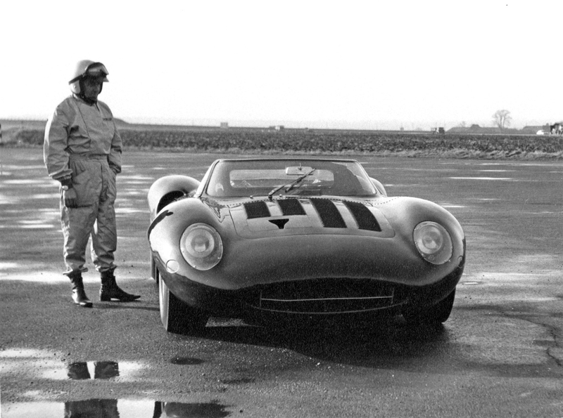 Illustration for article titled Legendary Jaguar Test Driver Norman Dewis, Who Transformed The World of Speed, Dies at 98